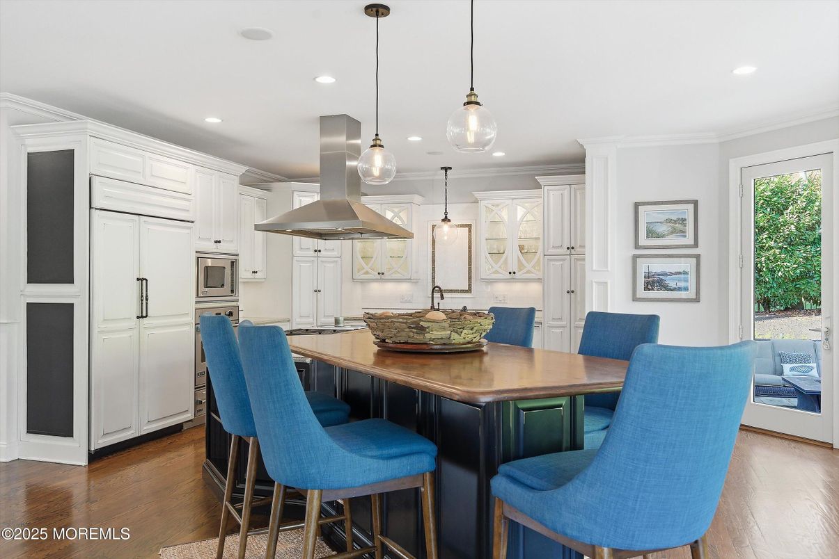 Dining room, Interior, Kitchen, Pendant Lights, Recessed Lighting, Stainless Steel Appliances, Wood Texture Flooring
