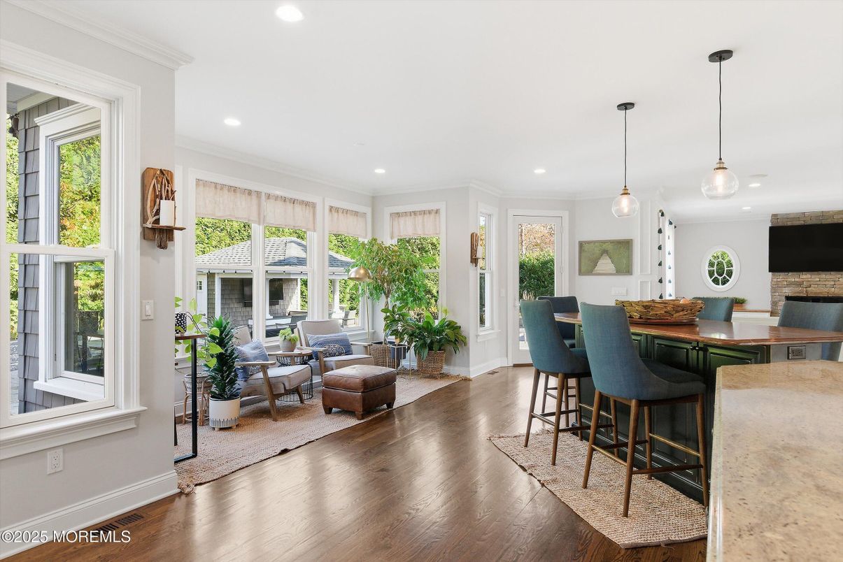 Dining room, Interior, Living room, Pendant Lights, Recessed Lighting, Wood Texture Flooring