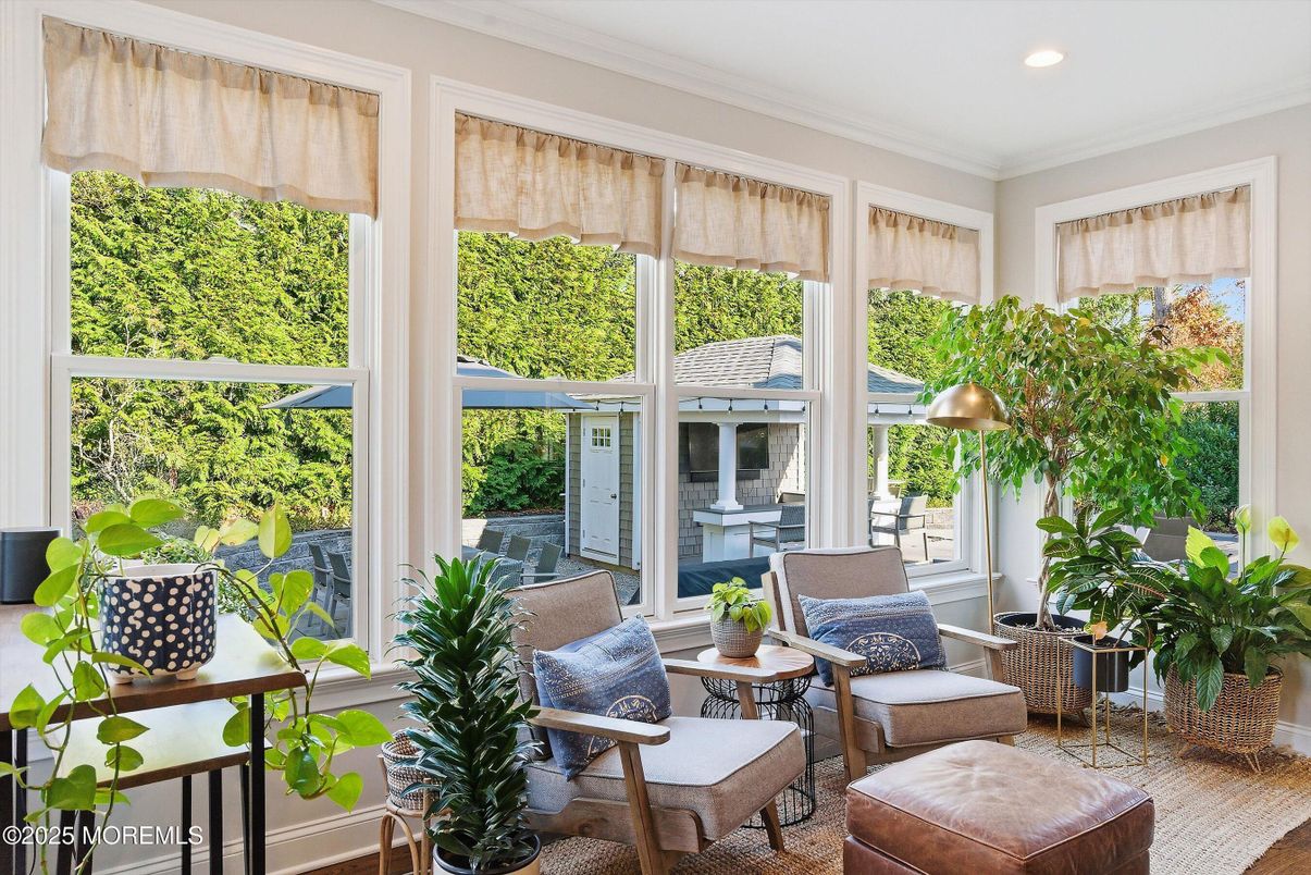 Interior, Living room, Recessed Lighting, Sun Room, Wood Texture Flooring