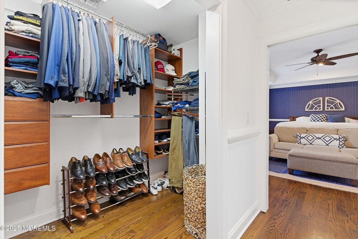 Interior, Walk-in Closets, Wood Texture Flooring