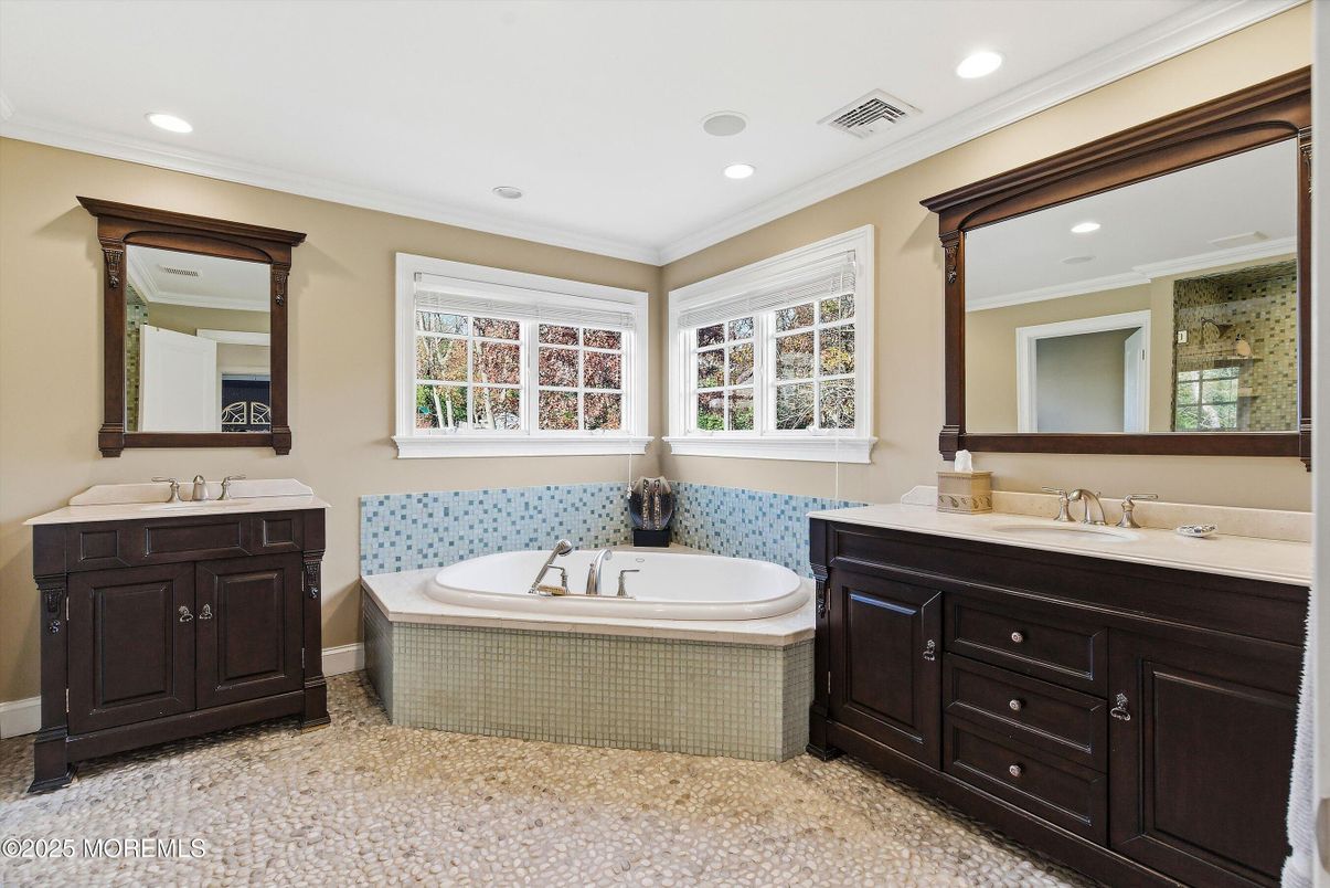 Bathroom, Dual Sink Vanities, Interior, Recessed Lighting
