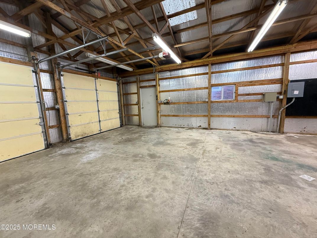 Garage, Interior, Wooden Beams