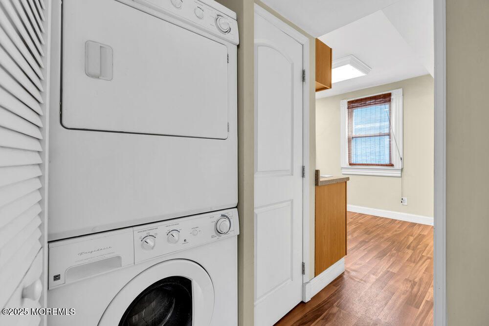 Interior, Utility Closets, Washer, Wood Texture Flooring