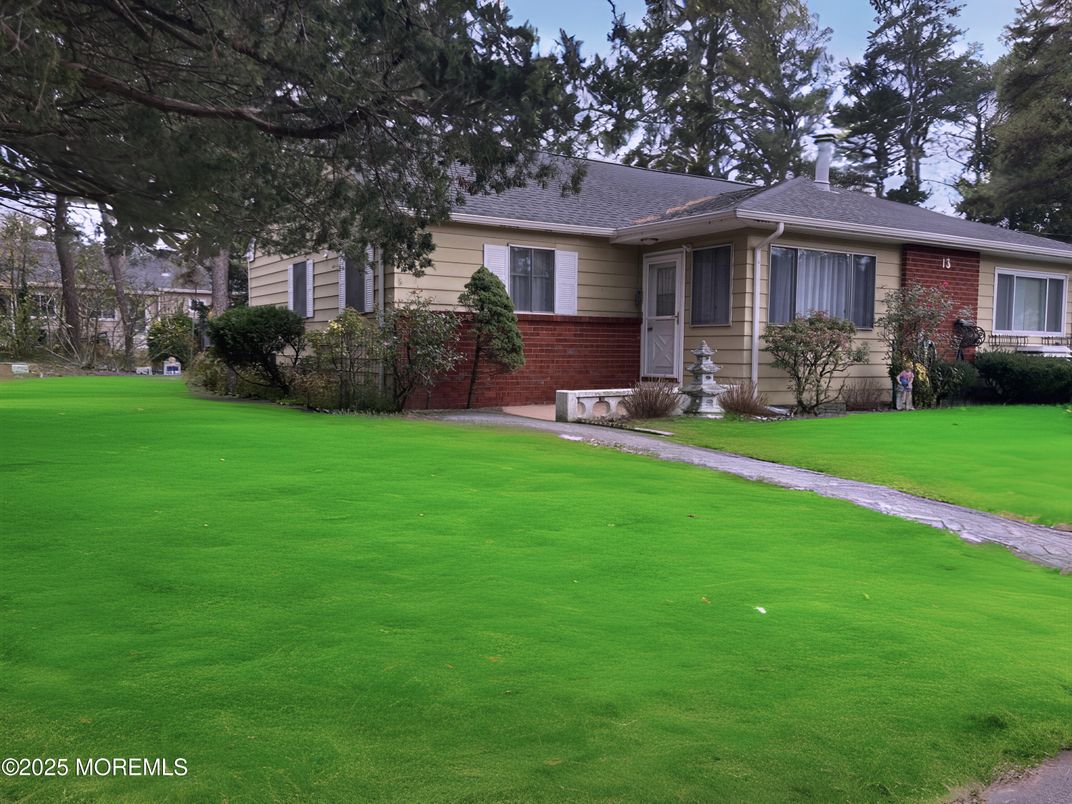 Backyard, Exterior, Facade, Brick Facade, Ranch