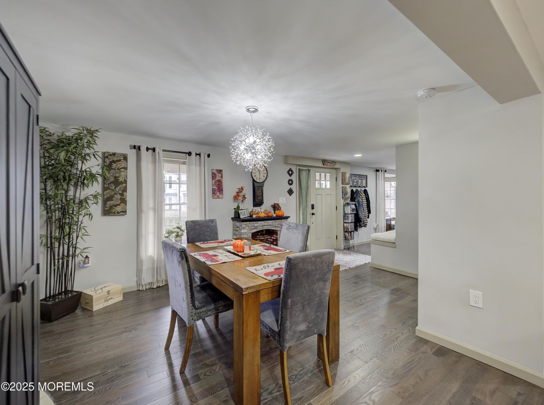 Chandelier, Dining room, Interior, Recessed Lighting, Wood Texture Flooring