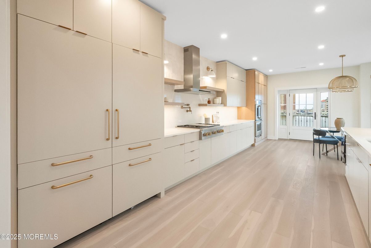 Dining room, Interior, Kitchen, Pendant Lights, Recessed Lighting, Wood Texture Flooring