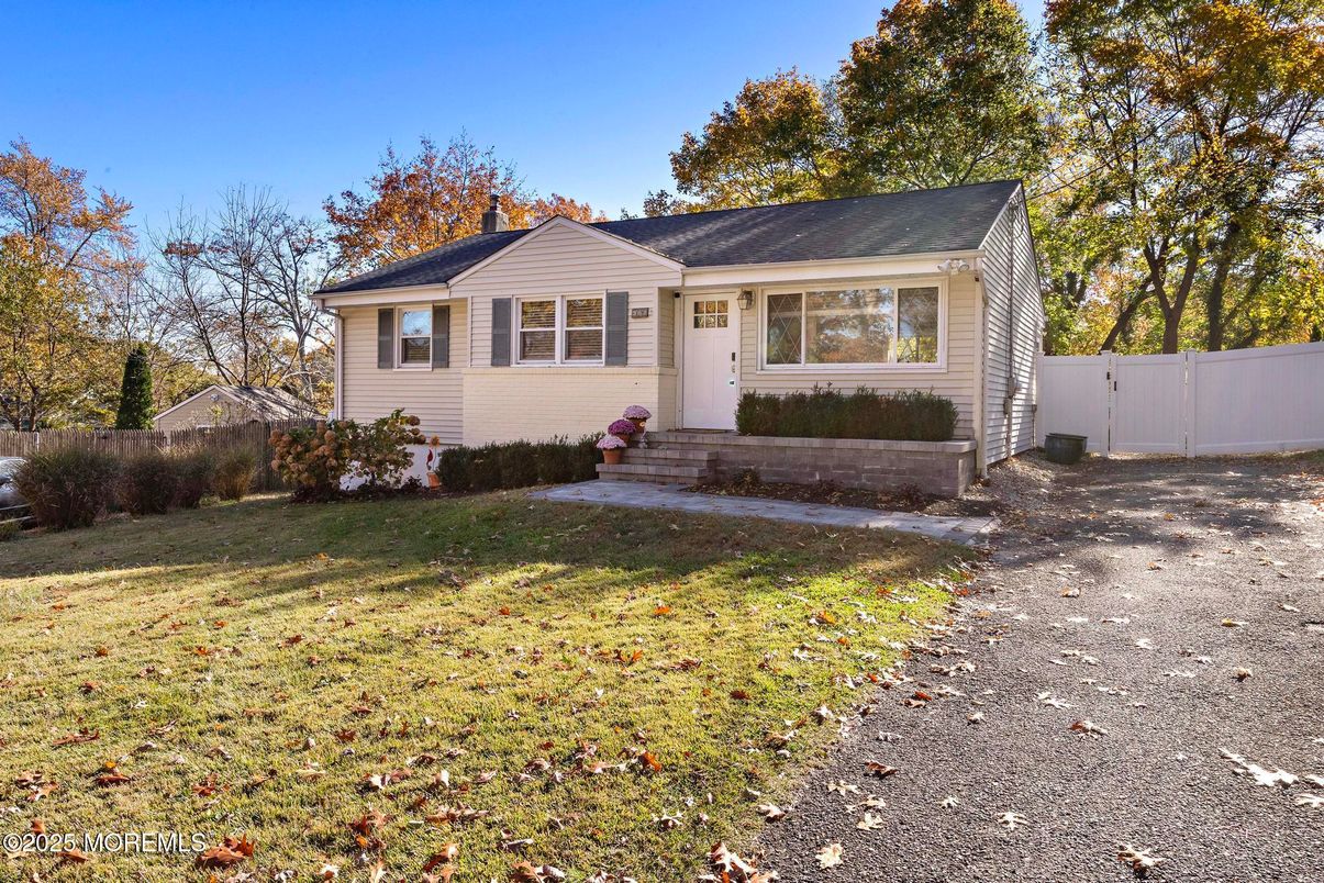 Backyard, Exterior, Facade, Cape Cod