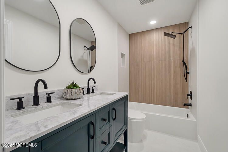 Bathroom, Dual Sink Vanities, Interior, Recessed Lighting