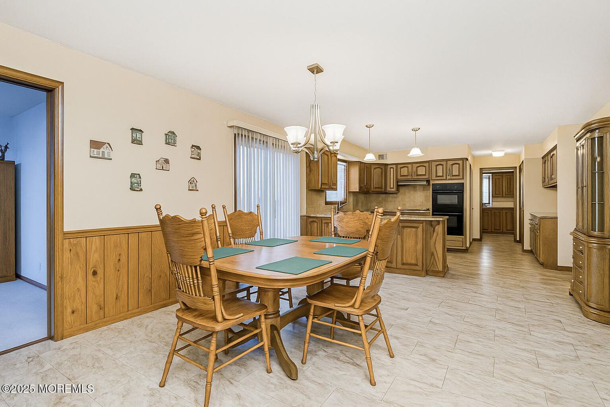 Chandelier, Dining room, Interior, Kitchen, Pendant Lights