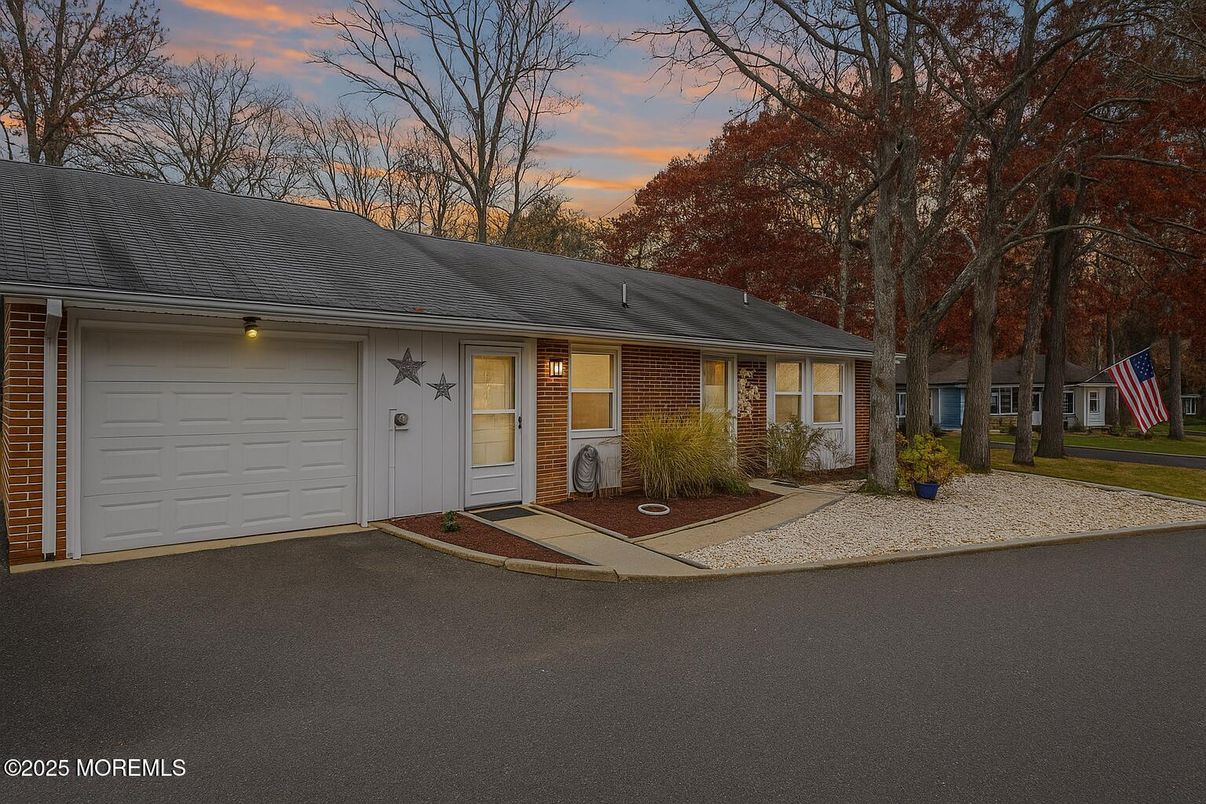 Attached, Exterior, Facade, Brick Facade, Ranch