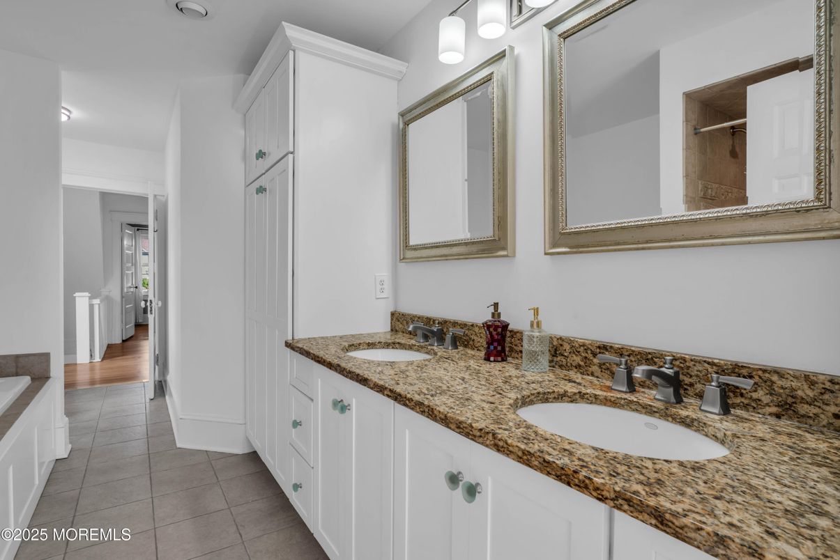 Bathroom, Dual Sink Vanities, Interior