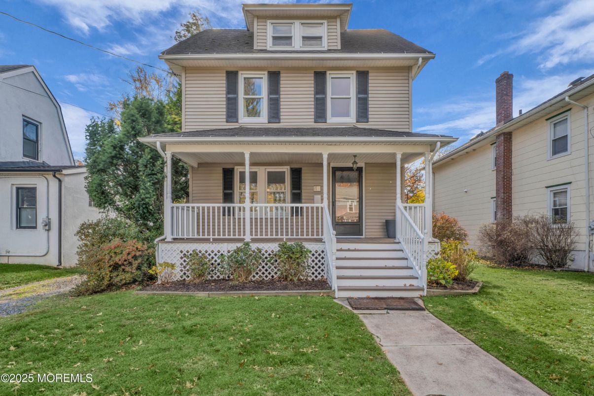 Exterior, Facade, American Foursquare