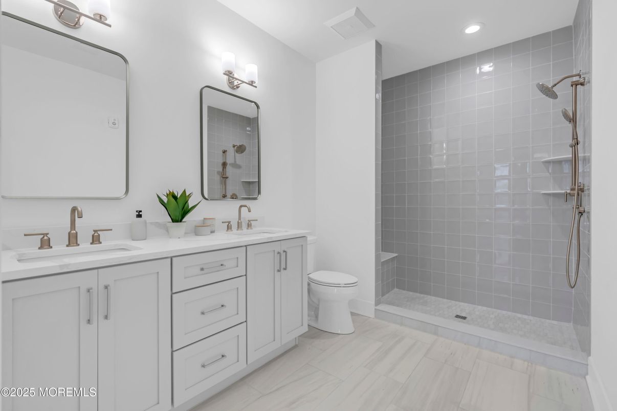Bathroom, Dual Sink Vanities, Interior, Marble, Recessed Lighting