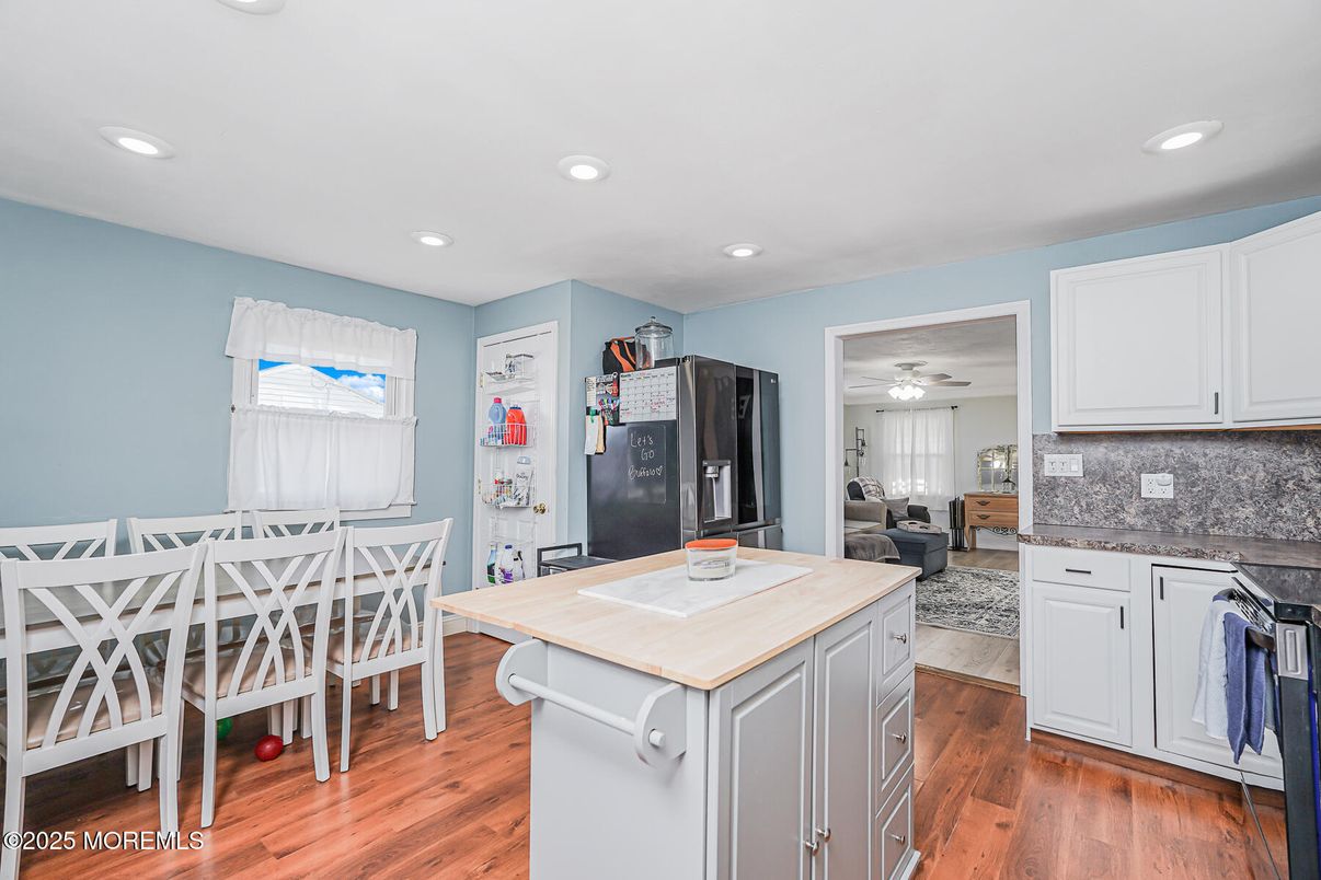 Dining room, Interior, Kitchen, Recessed Lighting, Wood Texture Flooring