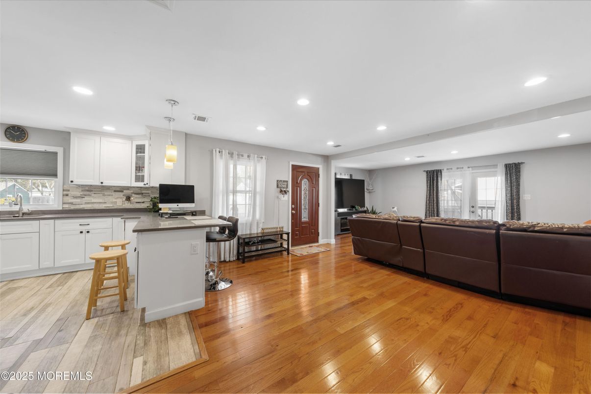 Interior, Kitchen, Living room, Pendant Lights, Recessed Lighting, Wood Texture Flooring