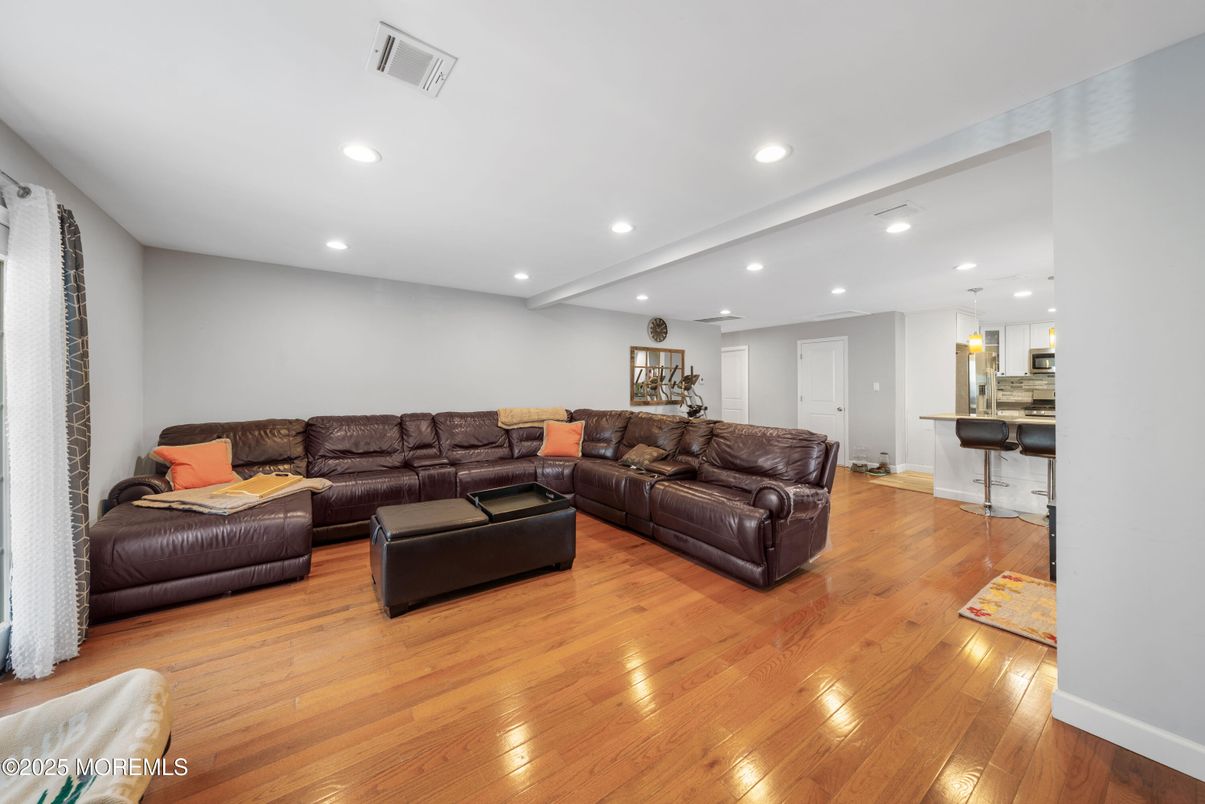 Interior, Living room, Pendant Lights, Recessed Lighting, Wood Texture Flooring