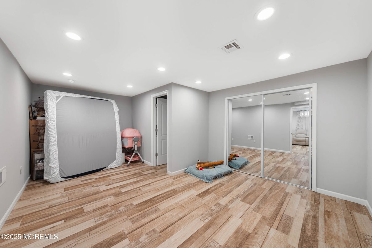 Interior, Recessed Lighting, Wood Texture Flooring
