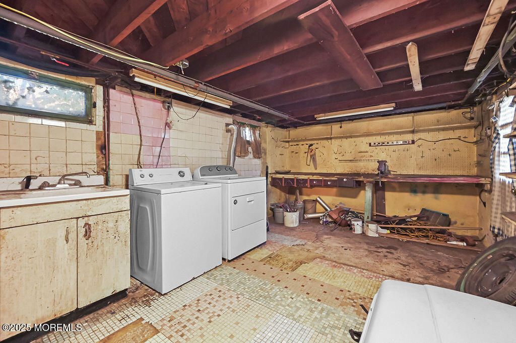 Interior, Washer, Wooden Beams, Wooden Ceilings