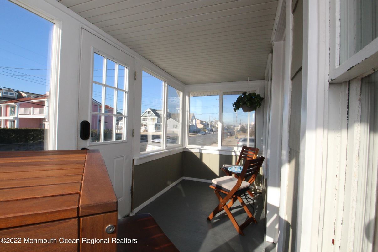 Interior, Sun Room, Water