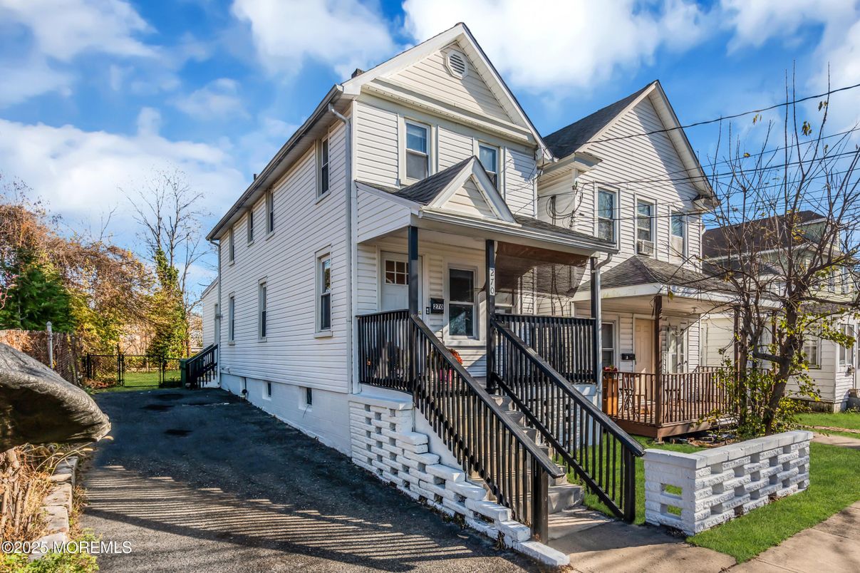 Exterior, Facade, Queen Anne Victorian