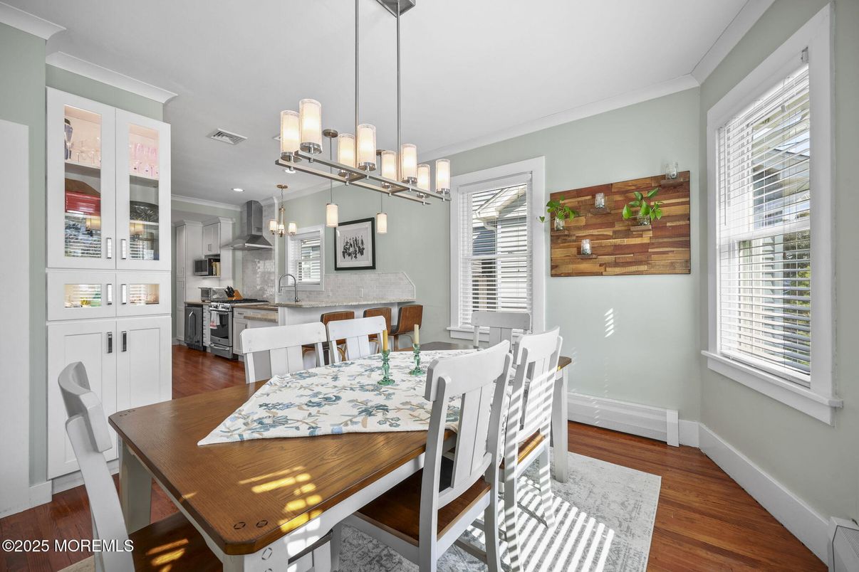 Dining room, Interior, Kitchen, Pendant Lights, Recessed Lighting, Wood Texture Flooring