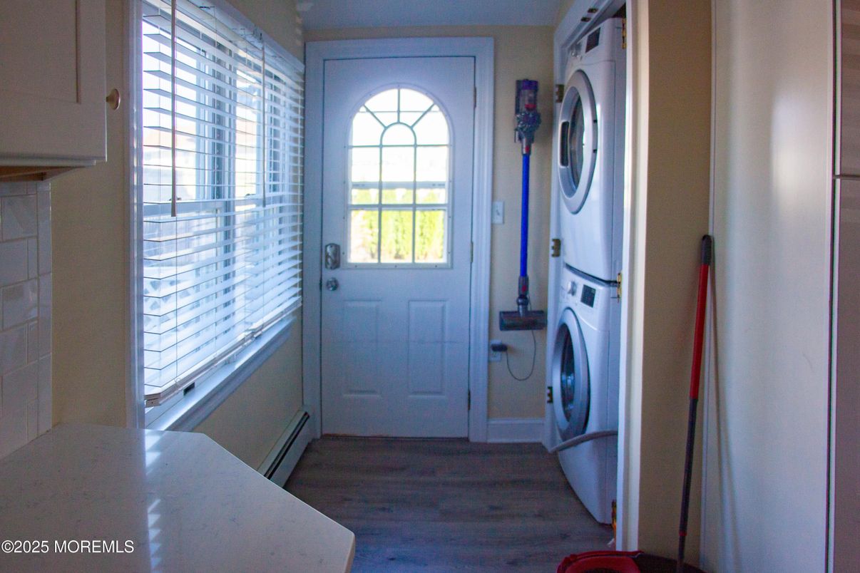 Interior, Utility Closets, Washer, Wood Texture Flooring