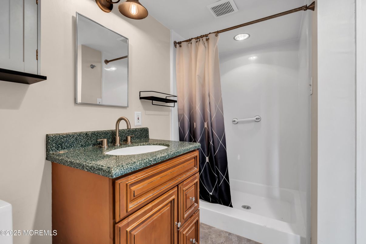 Bathroom, Interior, Recessed Lighting