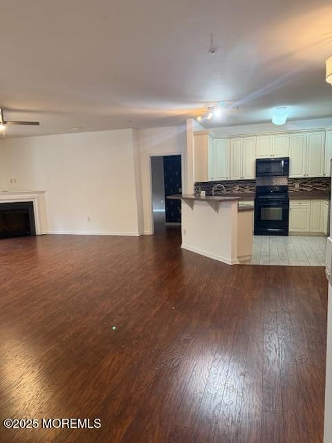 Empty room, Interior, Kitchen, Wood Texture Flooring