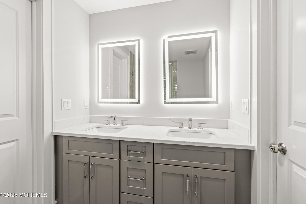 Bathroom, Dual Sink Vanities, Interior