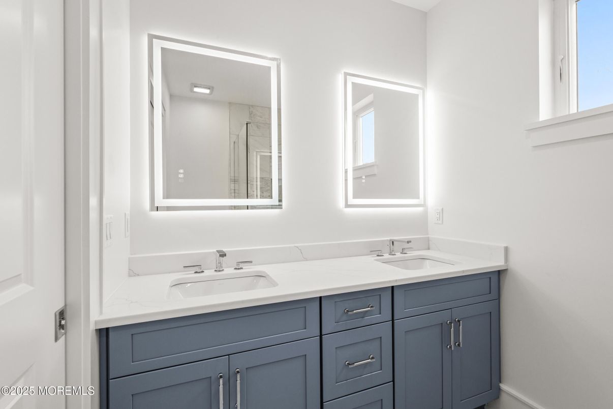 Bathroom, Dual Sink Vanities, Interior