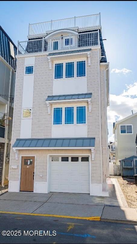 Attached, Exterior, Facade, Rowhouse