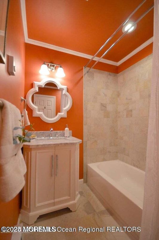 Bathroom, Interior, Recessed Lighting