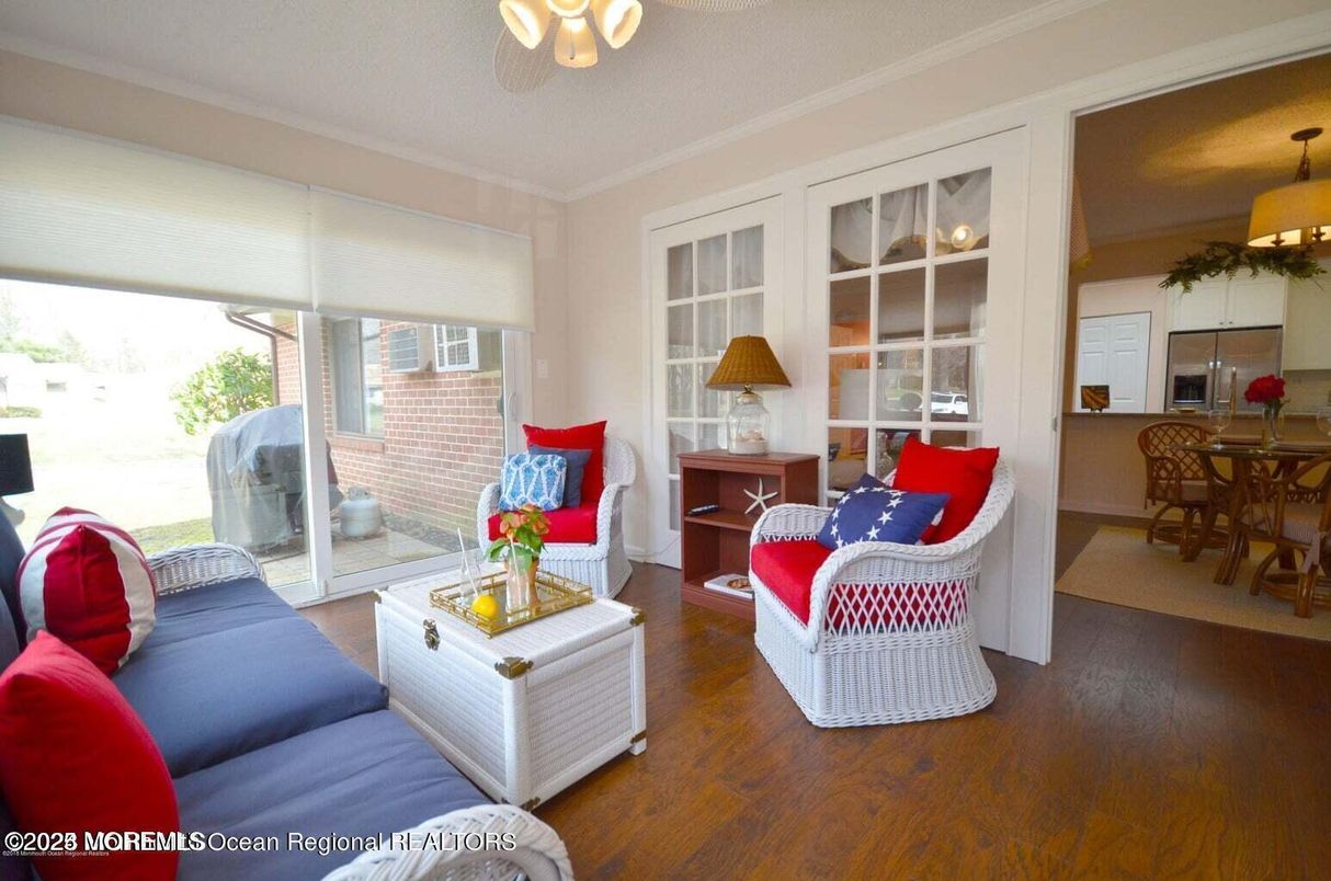 Dining room, Interior, Living room, Stainless Steel Appliances, Wood Texture Flooring