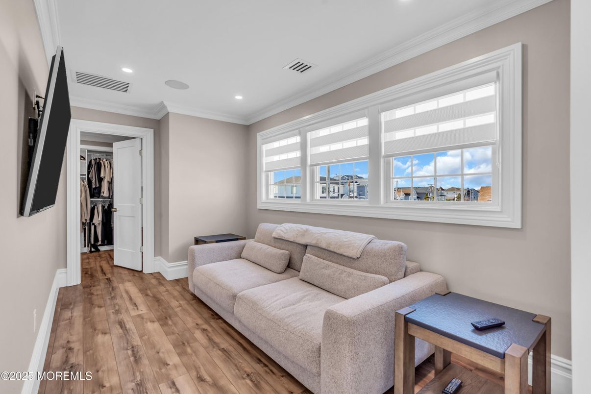 Interior, Living room, Recessed Lighting, Water, Wood Texture Flooring
