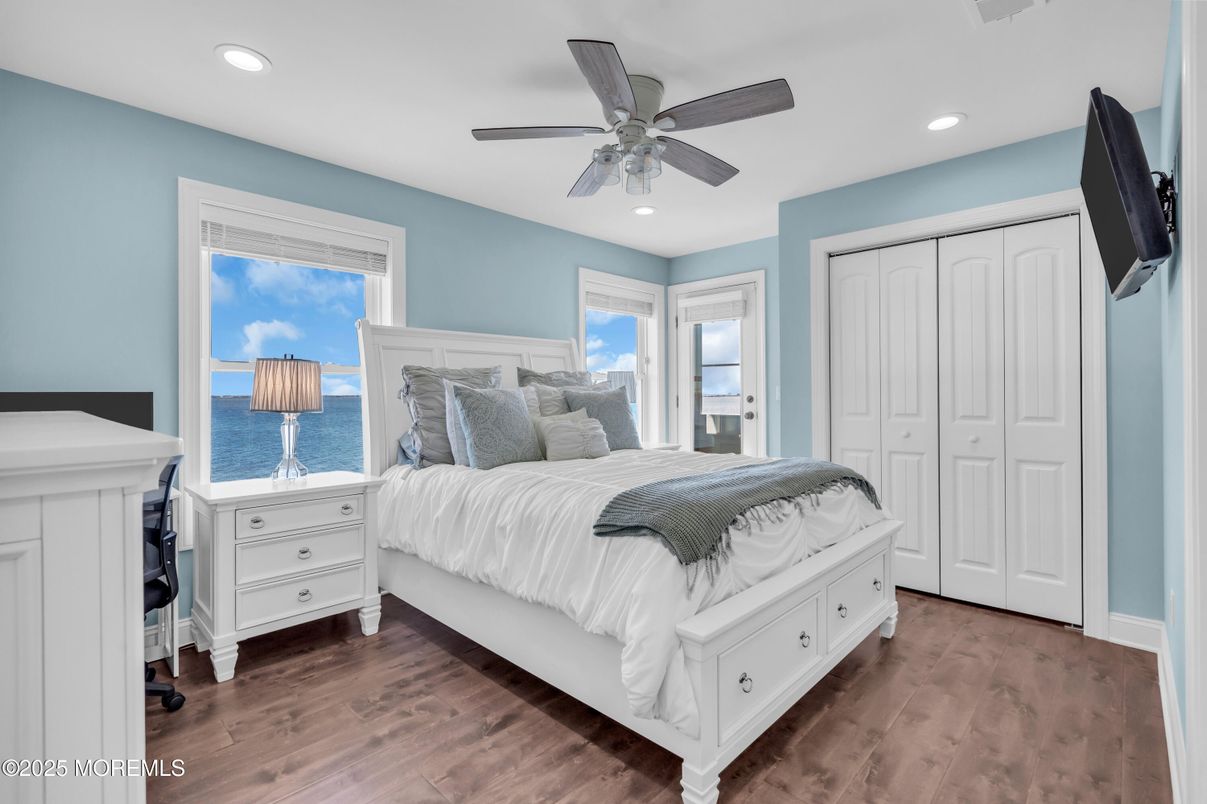 Bedroom, Interior, Recessed Lighting, Water, Wood Texture Flooring