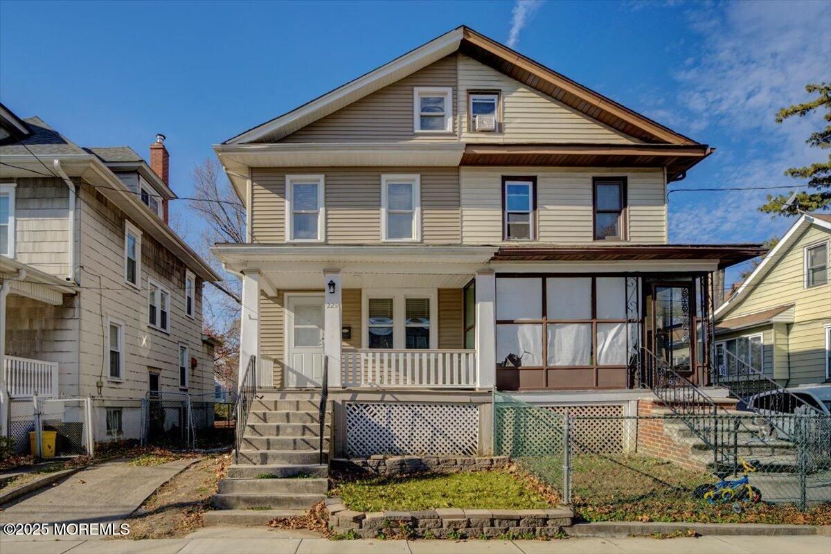Exterior, Facade, Queen Anne Victorian