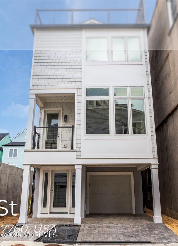 Exterior, Facade, Rowhouse