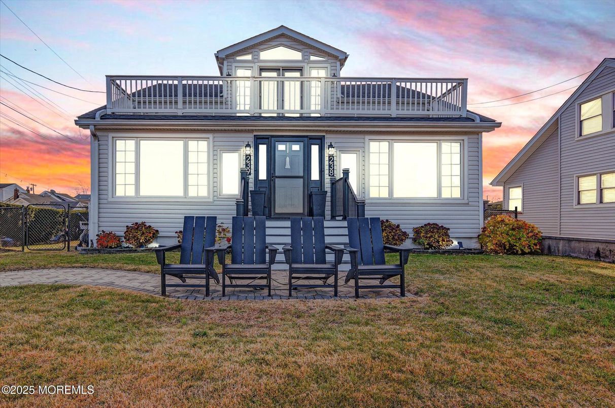 Backyard, Exterior, Facade, Queen Anne Victorian