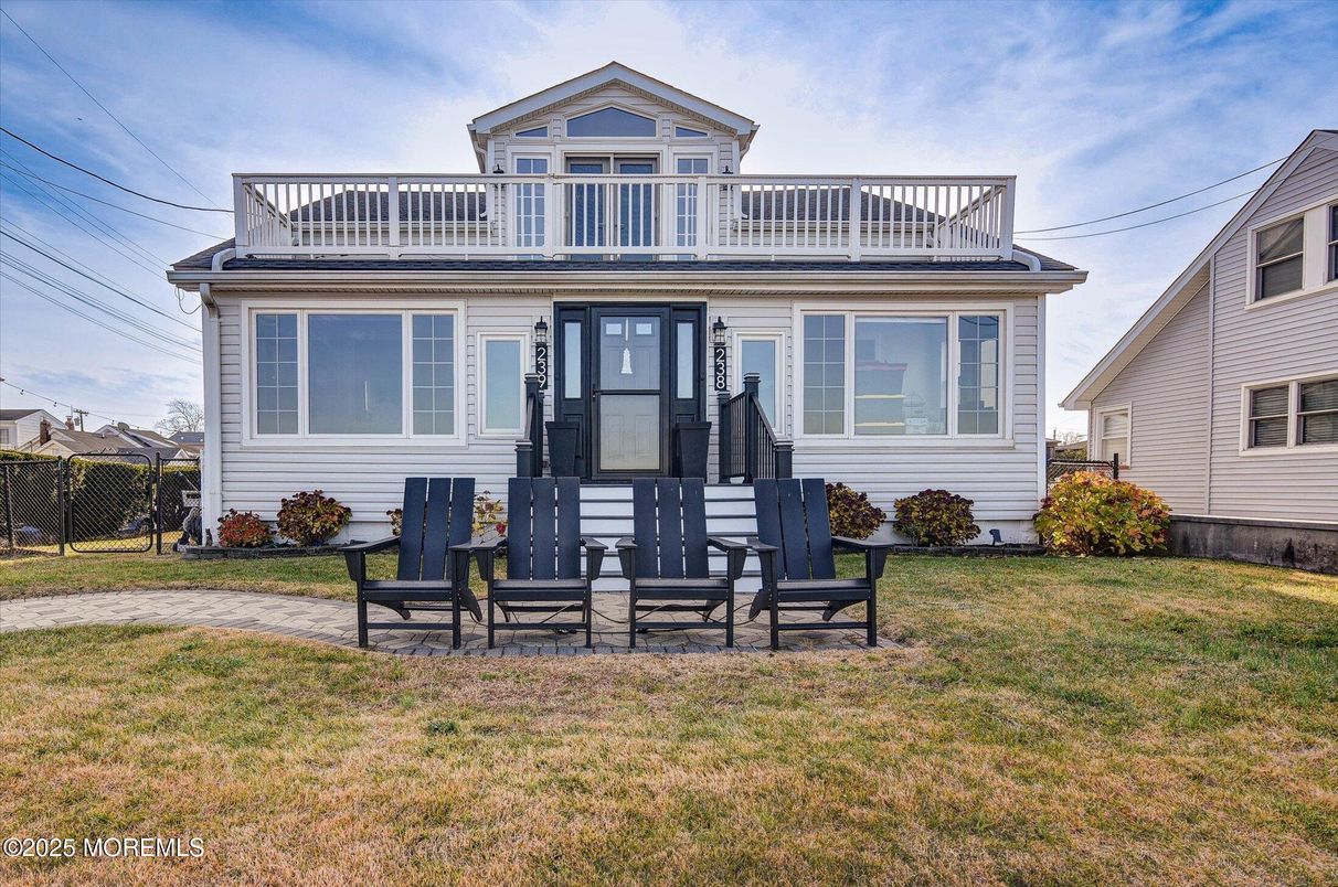 Exterior, Facade, Queen Anne Victorian