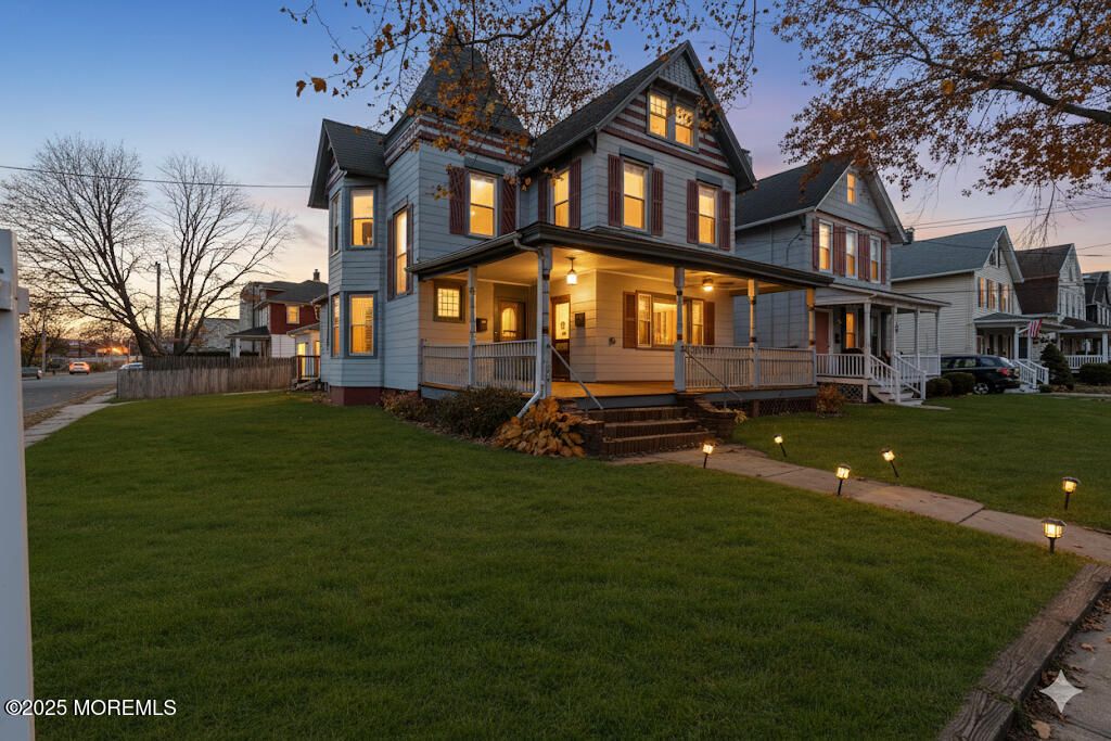 Exterior, Facade, Queen Anne Victorian