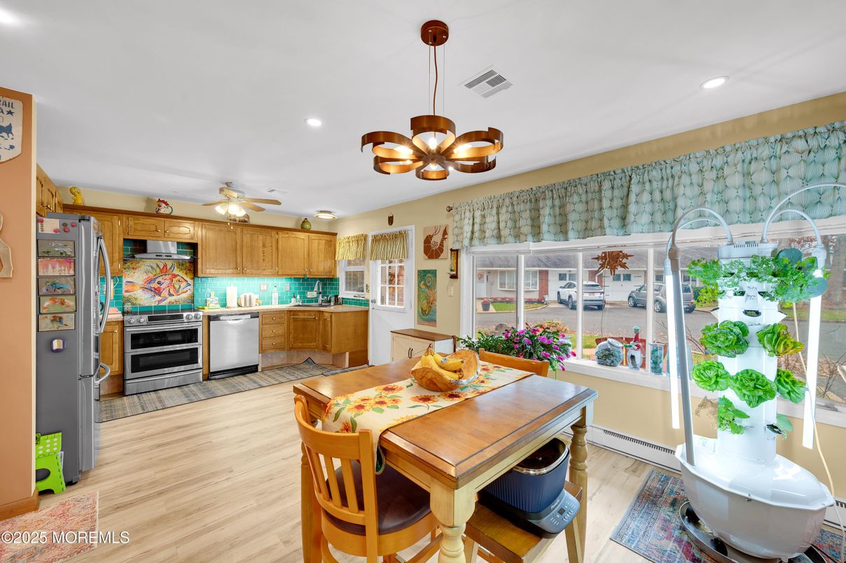 Dining room, Interior, Kitchen, Pendant Lights, Recessed Lighting, Wood Texture Flooring