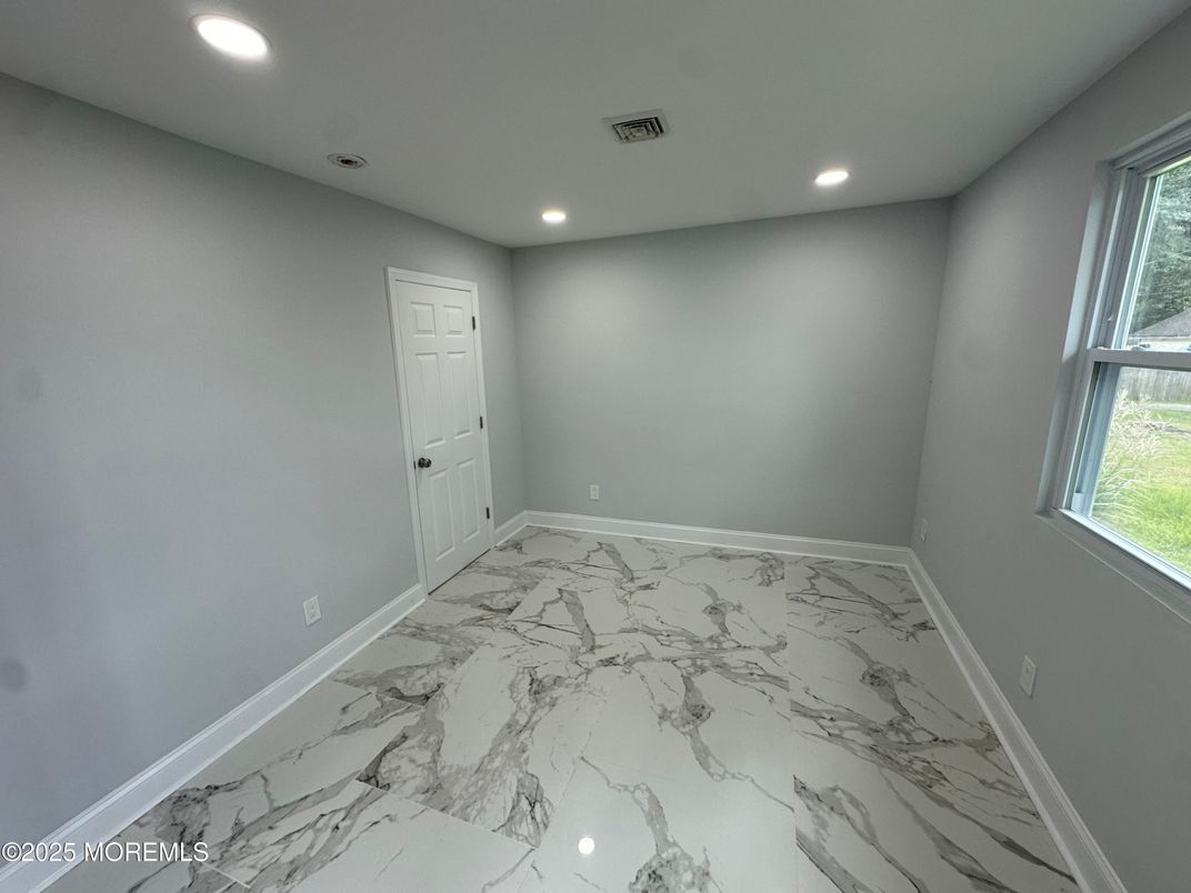 Empty room, Interior, Marble, Recessed Lighting