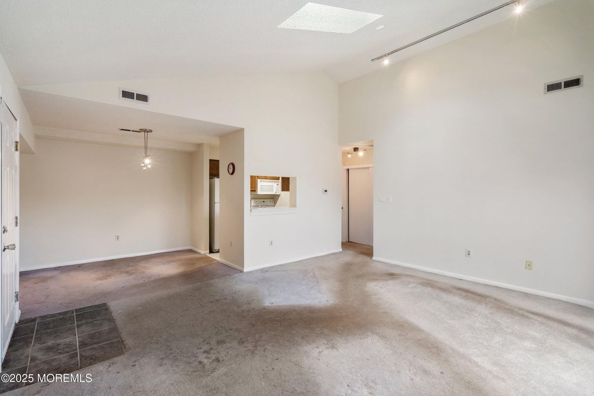 Empty room, Interior, Pendant Lights
