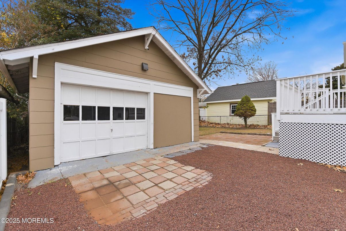 Detached Garage, Exterior