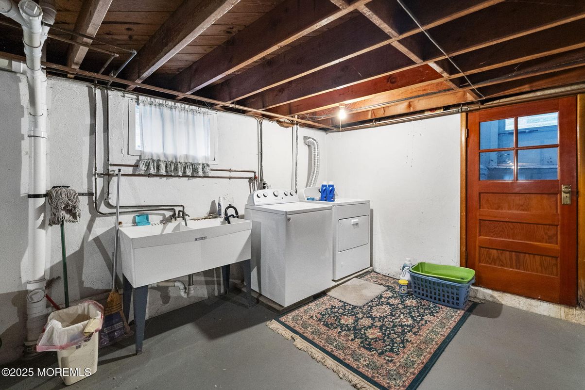 Interior, Washer, Wooden Beams, Wooden Ceilings