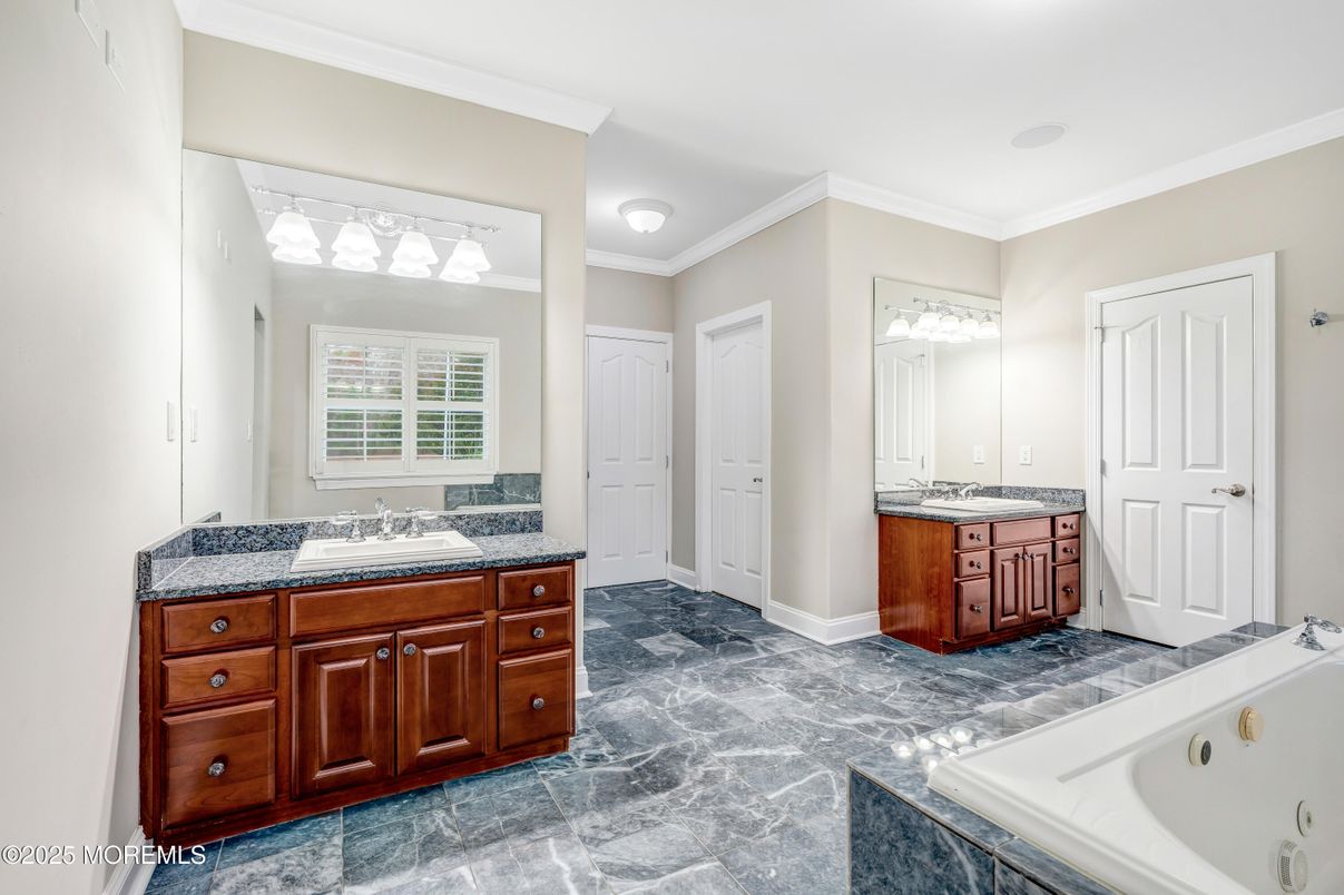 Bathroom, Dual Sink Vanities, Interior