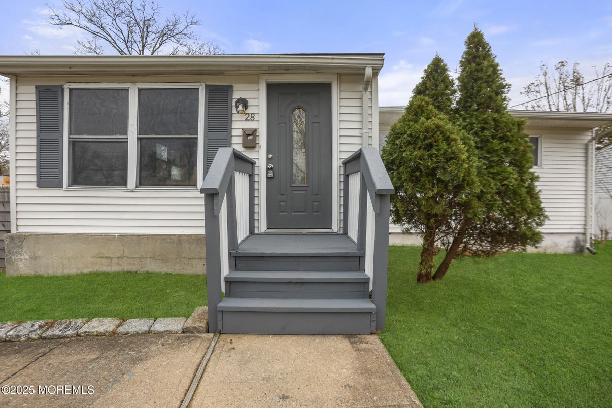 Exterior, Facade, None