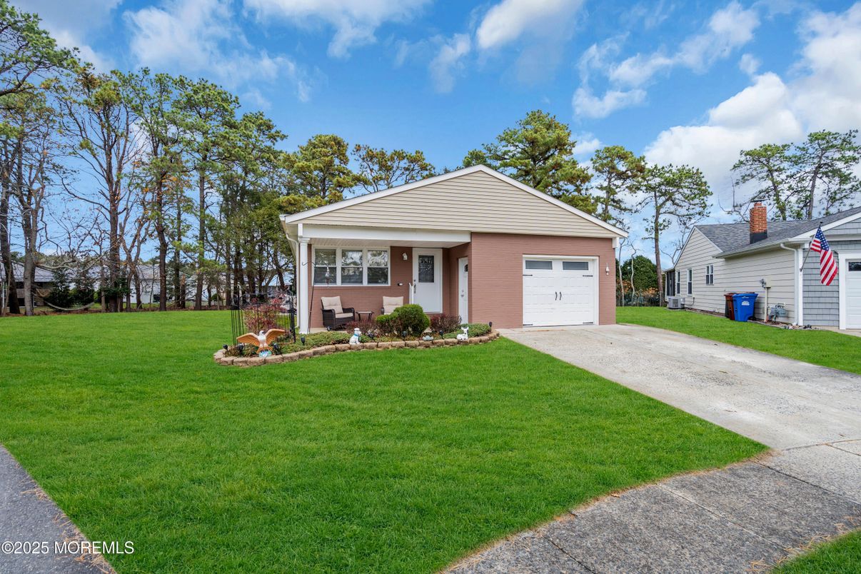 Attached, Backyard, Exterior, Facade, Brick Facade, Ranch