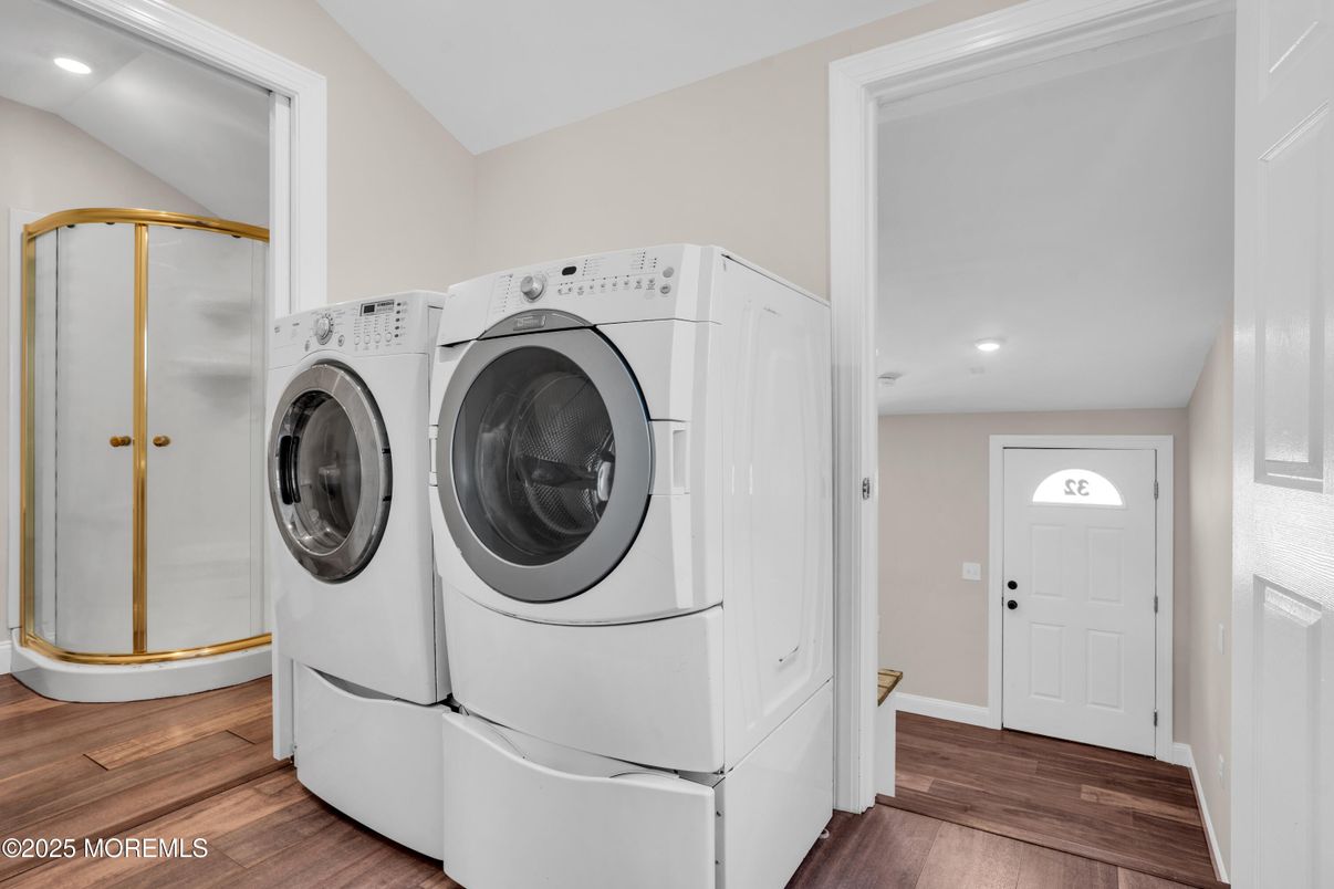 Interior, Recessed Lighting, Utility Closets, Washer, Wood Texture Flooring