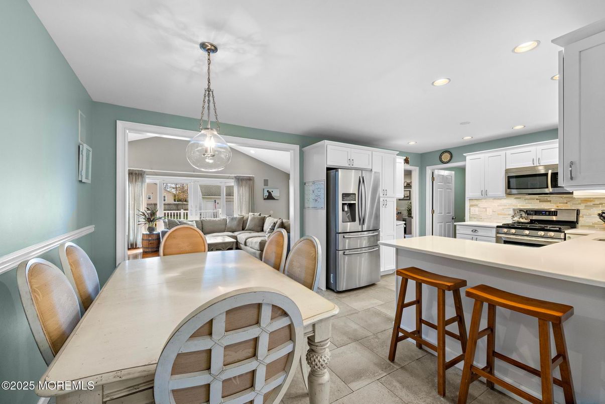 Dining room, Interior, Kitchen, Living room, Pendant Lights, Recessed Lighting, Stainless Steel Appliances